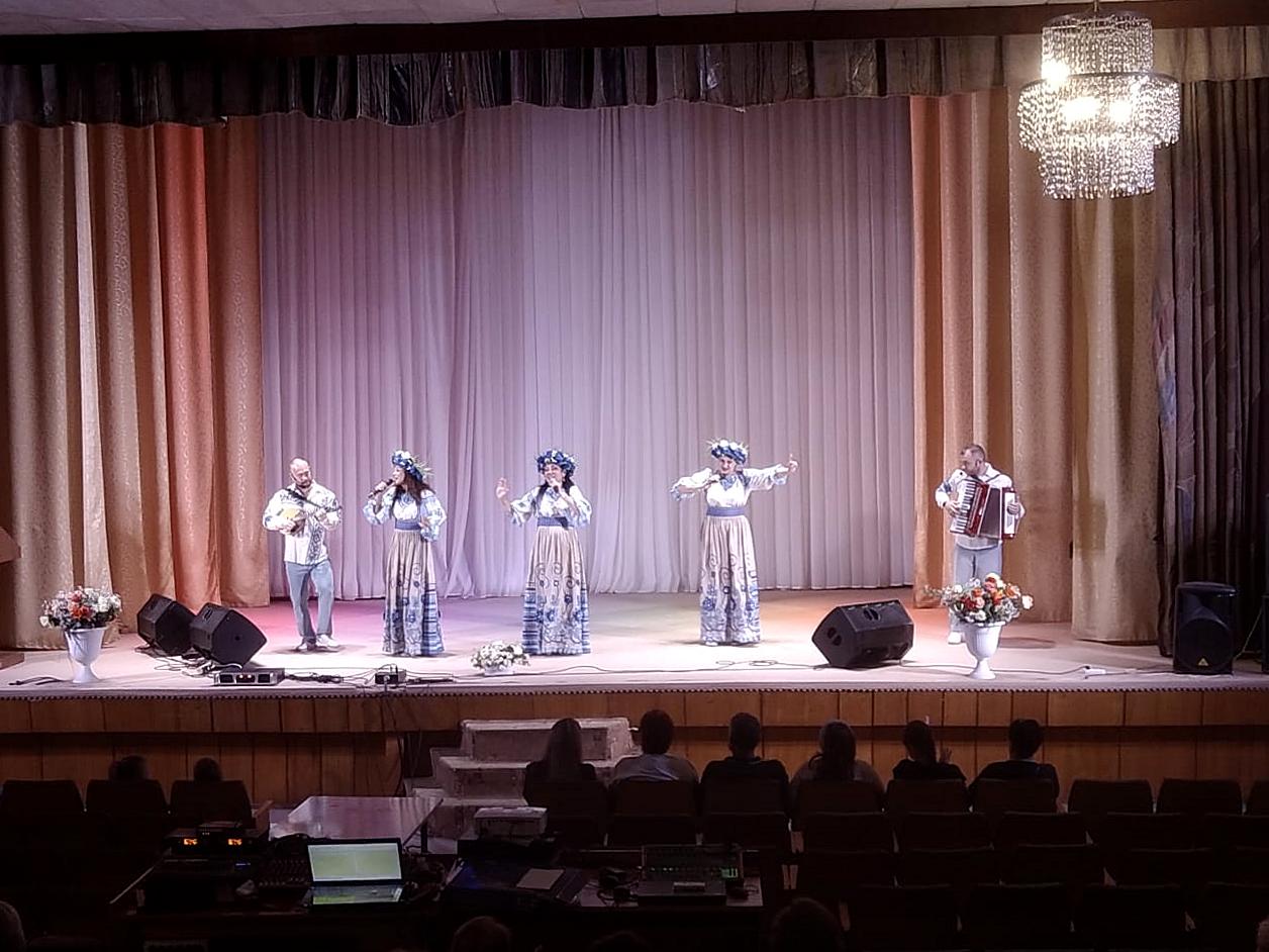 Ансамбль «Злато-Серебро» выступил в санатории «Березовая роща» Ансамбль «Злато-Серебро» выступил в санатории «Березовая роща»